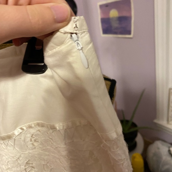 White lace skirt - Picture 4 of 6